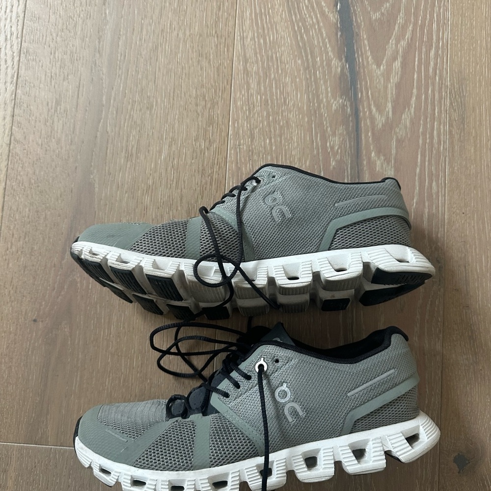 On Running womens Running Shoes